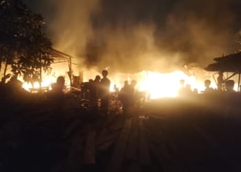 Pabrik mebel di Pakisaji Jepara ludes terbakar diduga akibat korsleting listrik dengan kerugian mencapai Rp1,5 miliar.