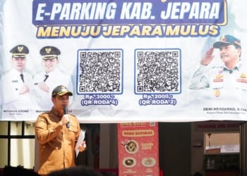 Bupati Jepara Witiarso Utomo meluncurkan sistem E-Parkir di Jalan Diponegoro sebagai upaya meningkatkan transparansi retribusi parkir dan mencegah kebocoran PAD.