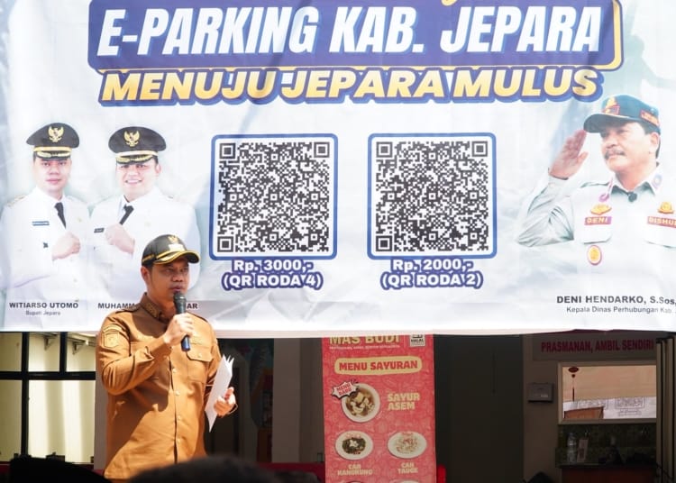Bupati Jepara Witiarso Utomo meluncurkan sistem E-Parkir di Jalan Diponegoro sebagai upaya meningkatkan transparansi retribusi parkir dan mencegah kebocoran PAD.