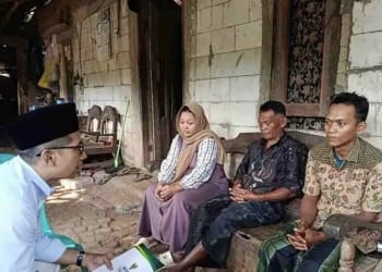 BAZNAS Jepara menyerahkan bantuan kepada keluarga bocah tenggelam di Desa Dongos Jepara