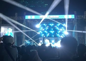 Suasana konser NDX A.K.A dan Deny Caknan di Banyuputih, Jepara, yang dipadati penonton.