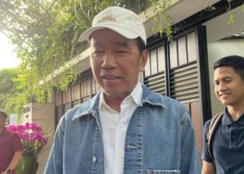 Sidang perdana Dokter Tifa di Pengadilan Negeri Jakarta Timur menjadi sorotan publik terkait perkara dugaan penyebaran informasi mengenai ijazah Presiden ke-7 RI.