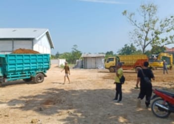 Pengurukan lahan di Kelurahan Karangkebagusan Jepara dihentikan Tim Terpadu karena penyedia tanah tidak dapat menunjukkan IUP.