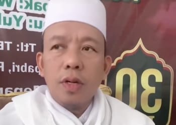 Pengasuh Ponpes Al Husna Internasional Mayong Jepara KH Ahmad Mundofar menyampaikan pernyataan menolak Program Makan Bergizi Gratis (MBG).