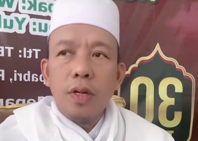 Pengasuh Ponpes Al Husna Internasional Mayong Jepara KH Ahmad Mundofar menyampaikan pernyataan menolak Program Makan Bergizi Gratis (MBG).
