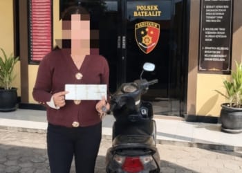 Motor Honda Beat yang sempat terlantar di Perempatan Desa Mindahan Kidul, Batealit, Jepara akhirnya diserahkan kepada pemilik sah melalui Polsek Batealit.