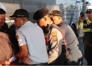 Sopir Bus Jepara meninggal dunia di atas KMP Bintang Balikpapan saat hendak sandar di Pelabuhan Gilimanuk, Bali.
