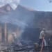 Rumah warga di Batealit Jepara terbakar diduga akibat pembakaran sampah, Damkar Jepara melakukan proses pemadaman.