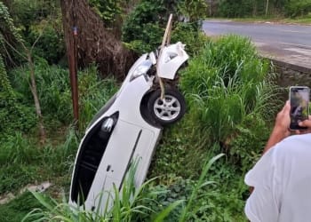 Mobil Toyota Agya terjun ke jurang usai kecelakaan dengan truk di Alas Ijo Keling, Jepara.