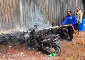 6 motor terbakar di Desa Sukosono, Kecamatan Kedung, Jepara, diduga akibat korsleting listrik pada Kamis 6 Agustus 2026.