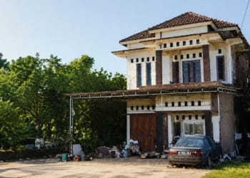 Mobil Hartop milik konsumen yang menjadi bagian dari persoalan dugaan pengerjaan bengkel cat di Bakalan, Kalinyamatan, Jepara