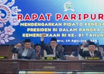 Agus Sutisna Ketua DPRD Jepara memimpin rapat paripurna mendengarkan pidato kenegaraan Presiden 2026