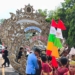 Kirab Budaya Merah Putih Jepara 2026 tak hanya meriah, tetapi juga membawa berkah bagi pedagang kecil. Es krim 8 liter nyaris ludes diserbu pembeli.