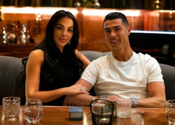 Cristiano Ronaldo dan Georgina Rodriguez duduk bersama dalam suasana intim setelah resmi menikah