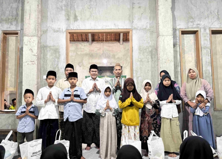 Pesan Menyentuh Ketua DPRD Jepara Agus Sutisna Saat Santuni 10 Anak Yatim di Bugel