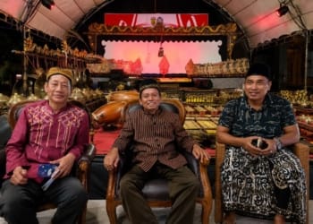 Sedekah Bumi Bakalan Jepara dengan wayangan Semar Bangun Deso