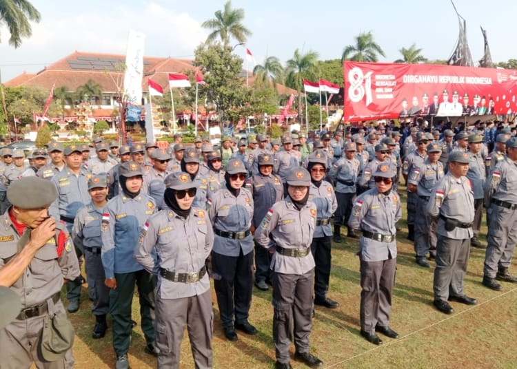 Satlinmas Jepara berkumpul dan melakukan konsolidasi menjelang penyampaian aspirasi