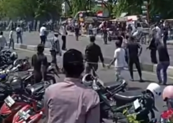 Bentrokan massa dan polisi saat peringatan Hari Damai Aceh di Banda Aceh, Sabtu 15 Agustus 2026