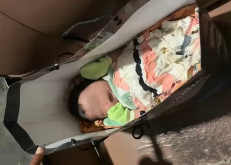 Bayi perempuan ditemukan dalam tas kertas di depan rumah warga Karangampel Kudus