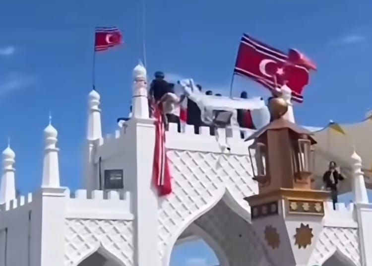 Kericuhan Hari Damai Aceh di Masjid Raya Baiturrahman, Banda Aceh