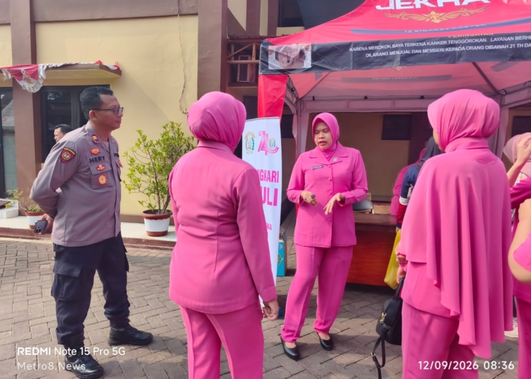 Pasar murah Kalinyamatan Jepara digelar Bhayangkari Polres Jepara dengan sembako harga terjangkau