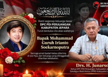 Guruh Soekarno Putra dan Ketua DPC PDI Perjuangan Jepara Junarso dalam ucapan duka cita