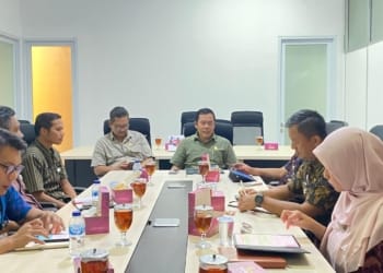 Ketua DPRD Jepara Agus Sutisna memimpin rapat koordinasi bersama Disdikpora Jepara