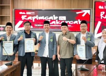 Ketua DPRD Jepara Agus Sutisna saat memberikan arahan kepada kader IPNU-IPPNU dalam Rapimcab dan Rakercab