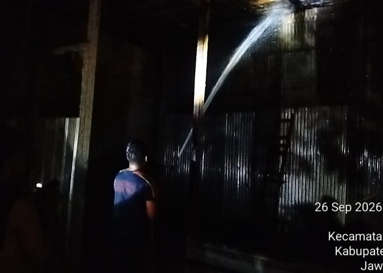Brak mebel tempat finishing di Desa Dongos Jepara terbakar akibat puntung rokok