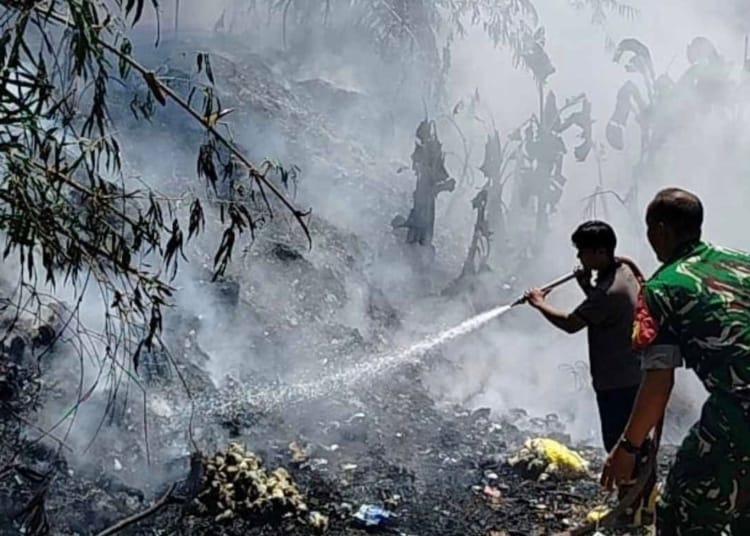 Kebakaran lahan bambu di Ketilengsingolelo Welahan Jepara akibat pembakaran liar