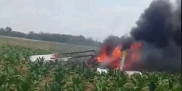 Pesawat aerosport Sky Ranger jatuh dan terbakar di persawahan Blora