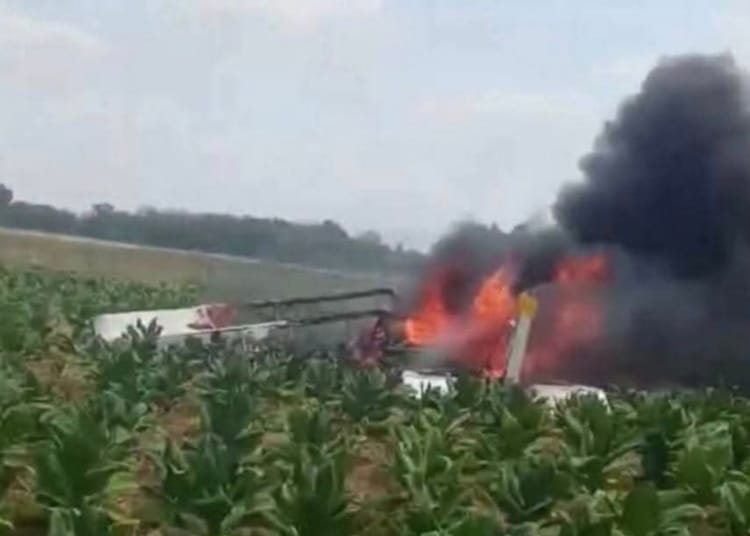 Pesawat aerosport Sky Ranger jatuh dan terbakar di persawahan Blora