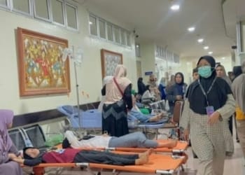 Ratusan santri Sidoarjo dirawat usai santap MBG