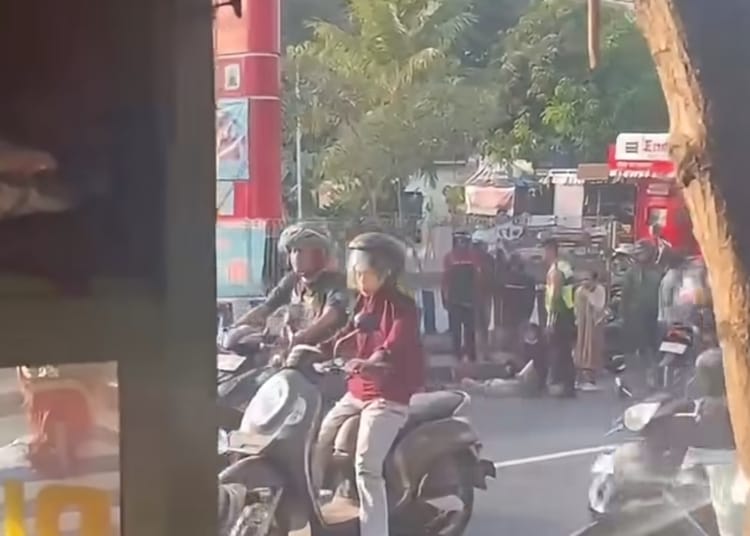Kecelakaan dua motor di Jalan Ratu Kalinyamat Jepara depan SPBU Krapyak