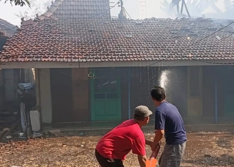 Kebakaran rumah warga di Gemulung Pecangaan Jepara akibat pembakaran sampah