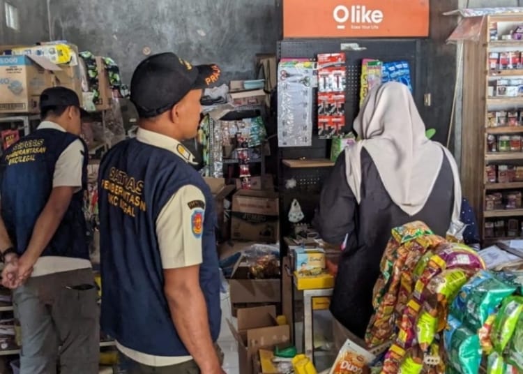 Tim gabungan menyita 7.290 batang rokok ilegal di dua toko Desa Sukosono, Jepara