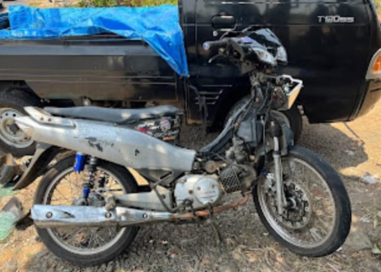 Kecelakaan Honda Karisma dan Mitsubishi T120SS di Jalan Raya Kelet Jepara