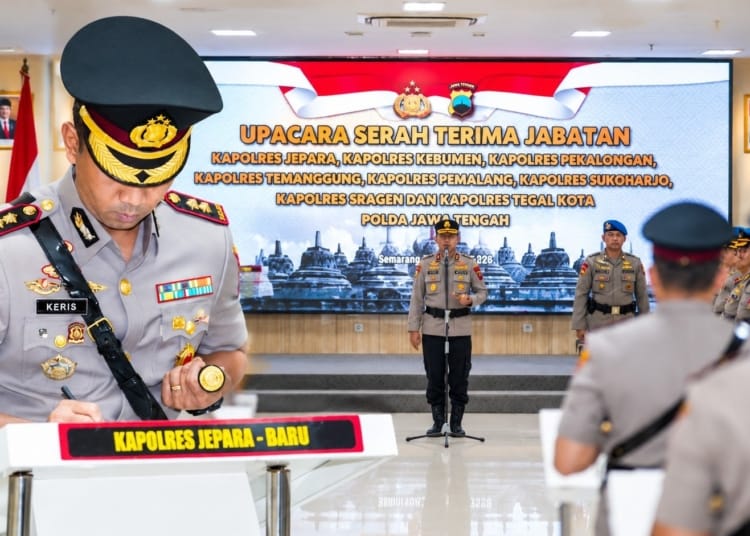 AKBP Keris Aji Wibisono resmi menjabat Kapolres Jepara dalam serah terima jabatan di Polda Jawa Tengah