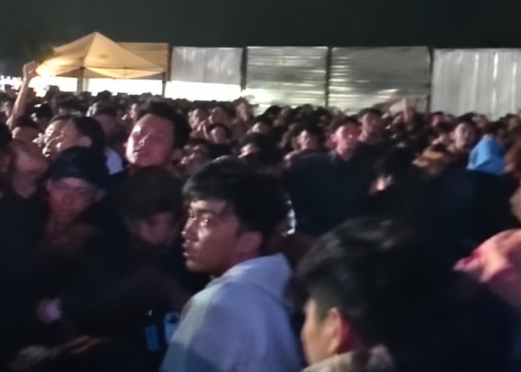 Suasana kerumunan penonton dalam acara ABCFEST Banyuputih, Kalinyamatan, Jepara, yang menjadi sorotan setelah beredarnya video keributan di media sosial.