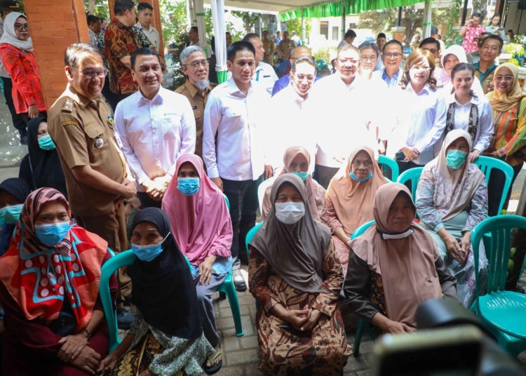 Warga Jepara mengikuti pemeriksaan TBC gratis melalui program Speling dan Cek Kesehatan Gratis di Desa Sukodono, Kecamatan Tahunan, Selasa 13 Oktober 2026.