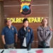 Press release Polres Jepara mengungkap kasus dugaan pencurian dan penggelapan sepeda motor serta HP dengan kerugian korban ditaksir Rp20 juta, Rabu 14 Oktober 2026.