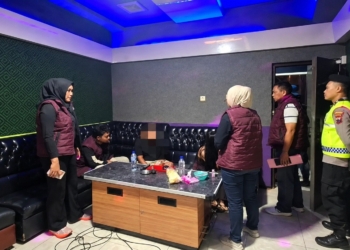 Kapolres Jepara AKBP Keris Aji Wibisono memimpin patroli skala besar dan razia tempat karaoke untuk mencegah peredaran narkoba.
