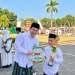 Ketua DPRD Jepara bersama santri juara 1 lomba khitobah MI/SD pada peringatan Hari Santri Nasional 2026.