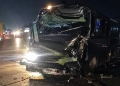 Rombongan Elf Jepara mengalami kecelakaan maut di Jalur Pantura Demak, satu penumpang tewas dan delapan orang mengalami luka-luka.