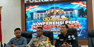 Konferensi pers Polresta Pati terkait kasus dugaan kekerasan seksual terhadap gadis 14 tahun yang diduga dilakukan ayah tiri dan kakak tiri selama dua tahun.