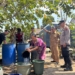 Polres Jepara menyalurkan 6.000 liter air bersih kepada warga Desa Mayong Kidul, Kecamatan Mayong, Jepara.