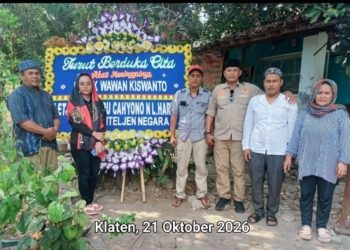 Khambali Ketua DPC Macan Asia Indonesia Jepara saat takziah ke rumah duka Wawan Kiswanto di Klaten, Jawa Tengah.