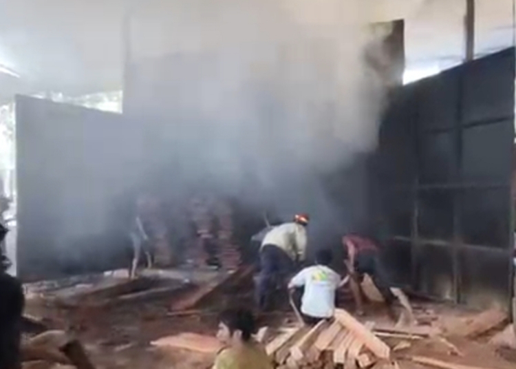 Oven pengering kayu terbakar di Tahunan Jepara akibat panas berlebih