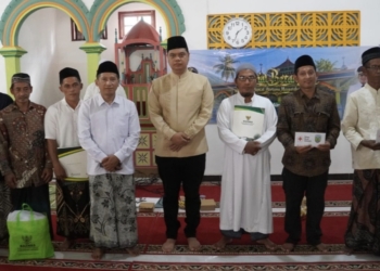Bupati Jepara Mas Wiwit Witiarso Utomo saat mengunjungi masyarakat Karimunjawa dan mendengarkan aspirasi warga, Jumat 9 Oktober 2026.