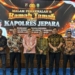 Kapolres Jepara AKBP Keris Aji Wibisono bersama Bupati Jepara Witiarso Utomo dalam acara malam pengenalan dan ramah tamah di Pendopo Kartini.